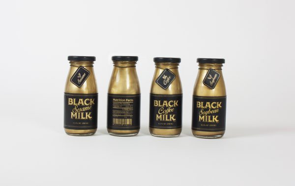 金色和黑色的牛奶食品包装设计(图2)