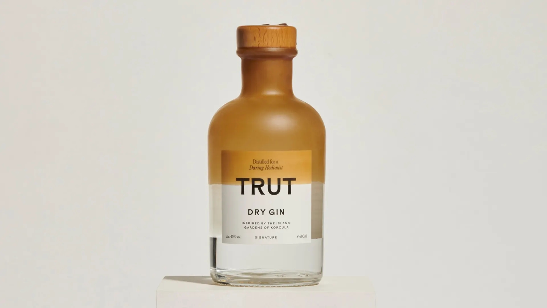 TRUT酒包装，迷人的酒瓶专注于每一个设计细节(图2)