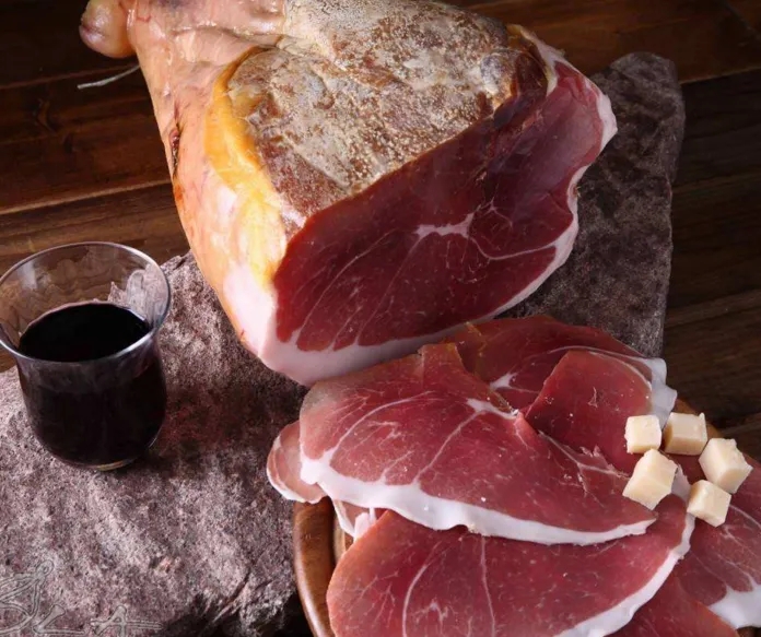 云南宣威火腿特产美食包装设计这样做(图1)