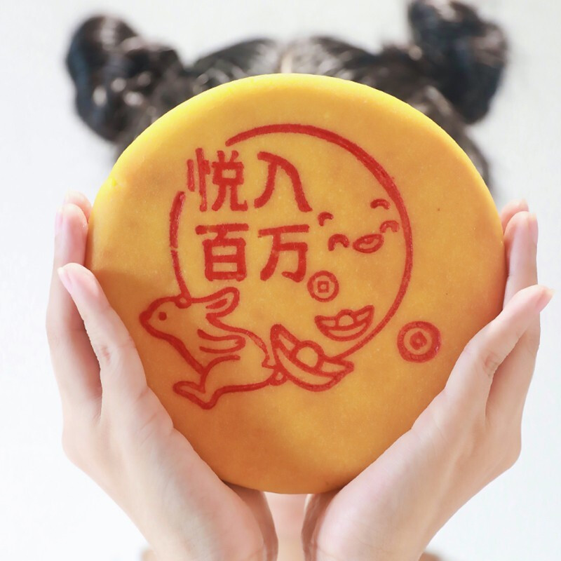 悦入百万 闽南大悦饼 香芋蛋黄肉松 广式月饼 500g*2盒 礼盒装包装礼盒产品包装创意设计欣赏(图2)