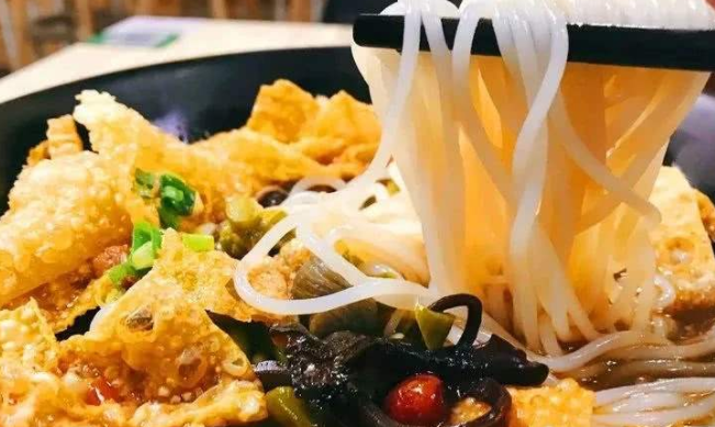 柳府螺蛳粉品牌logo与食品包装设计欣赏(图4)