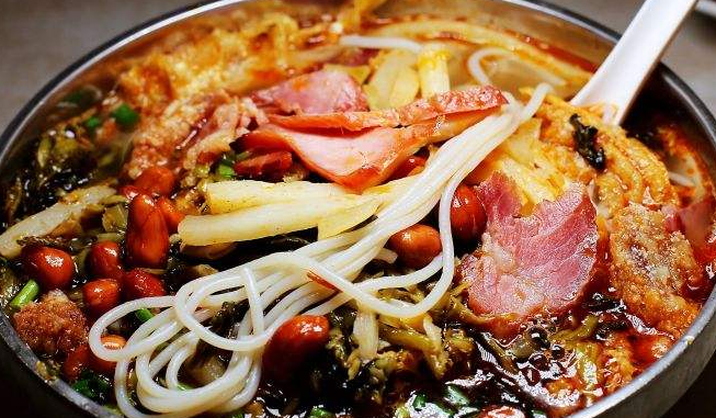 黄李记桂柳螺蛳粉食品包装设计欣赏(图3)
